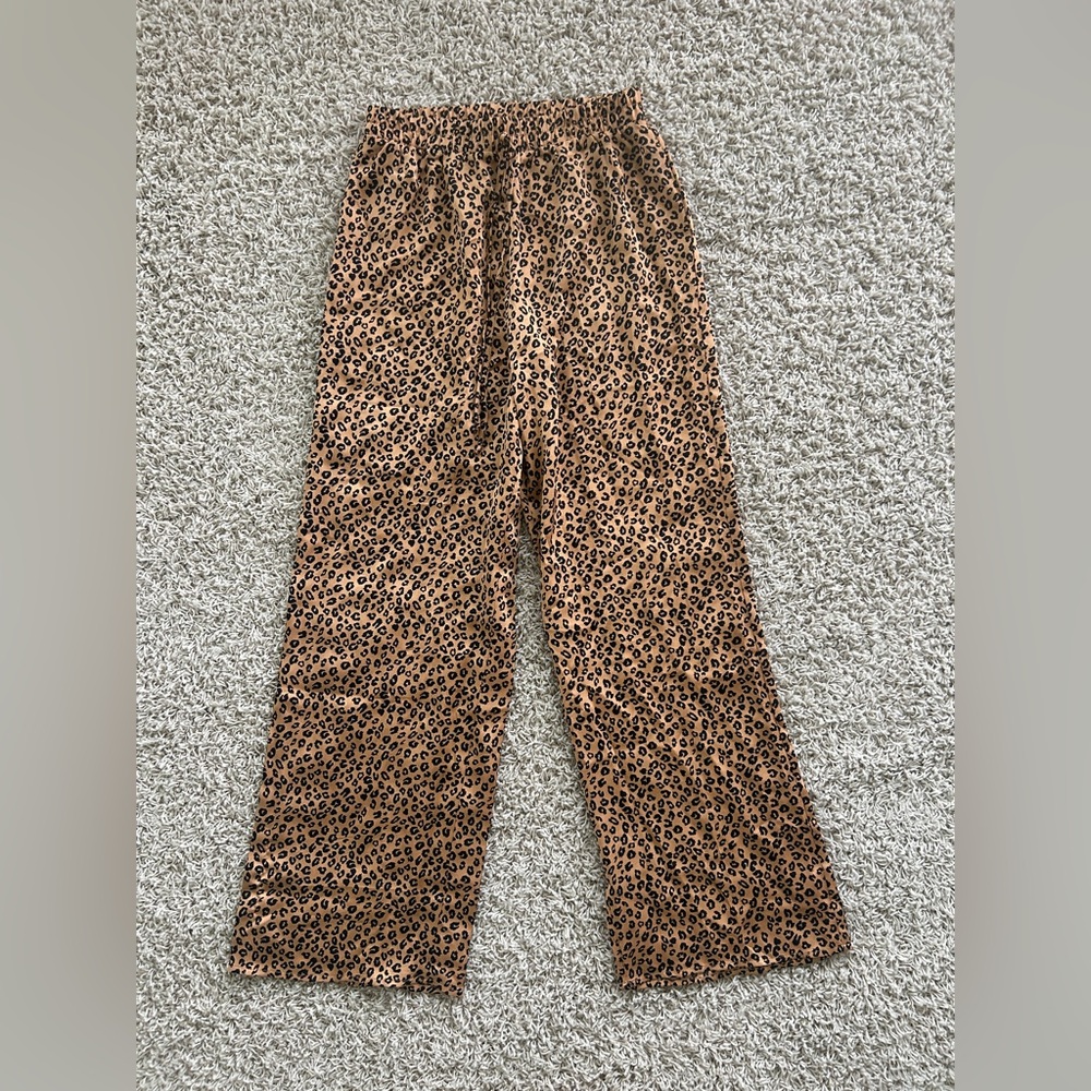 NWT francesca’s Women’s Small Leopard Print Pants